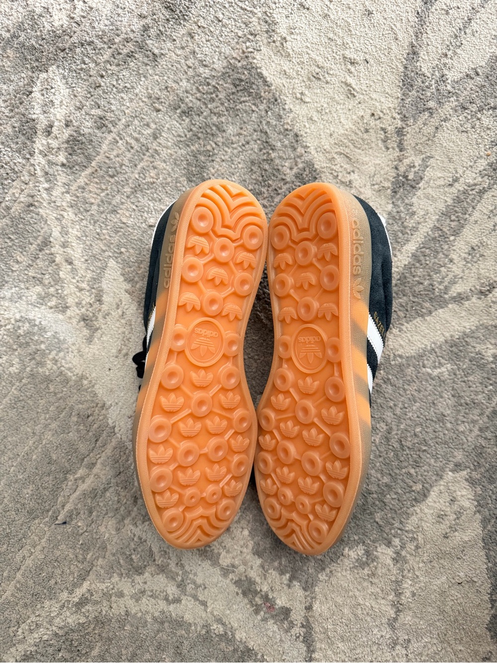 adidas Gazelle Indoor Sneakers Black White Stripes and Gum Sole Size 8.5W/7.5M - Picture 4 of 5